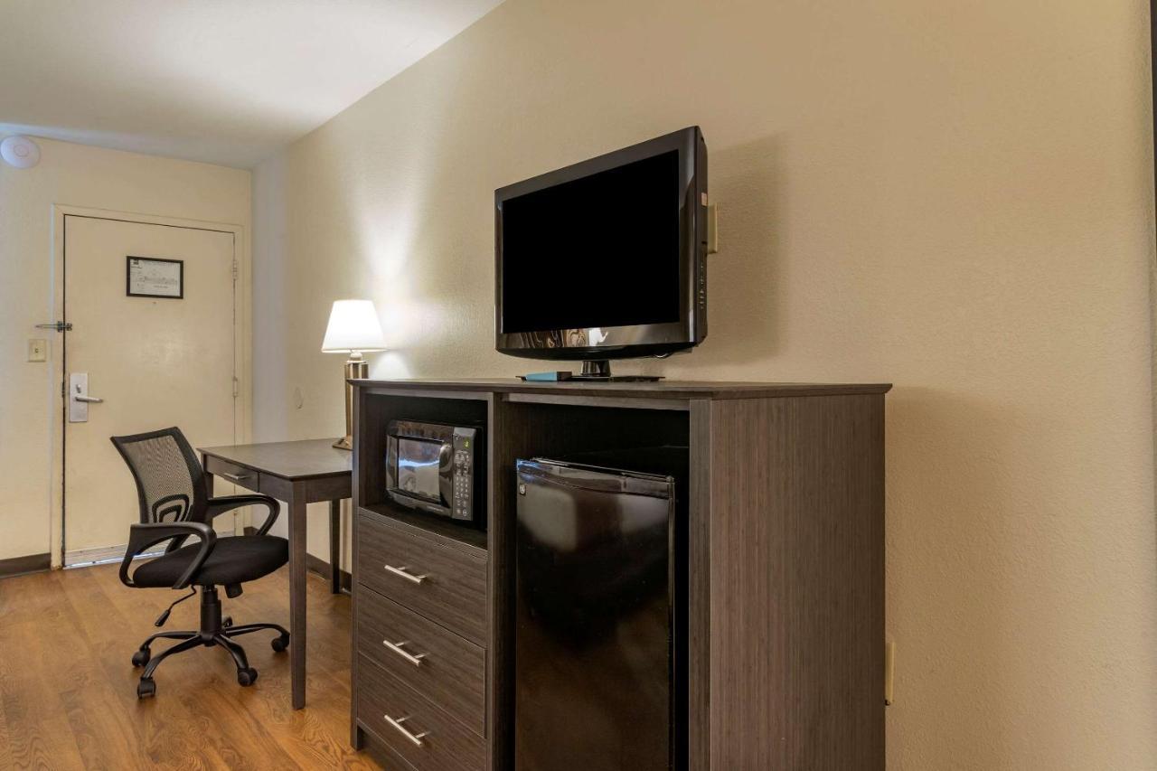 Quality Inn At Town Center Бофорт Экстерьер фото
