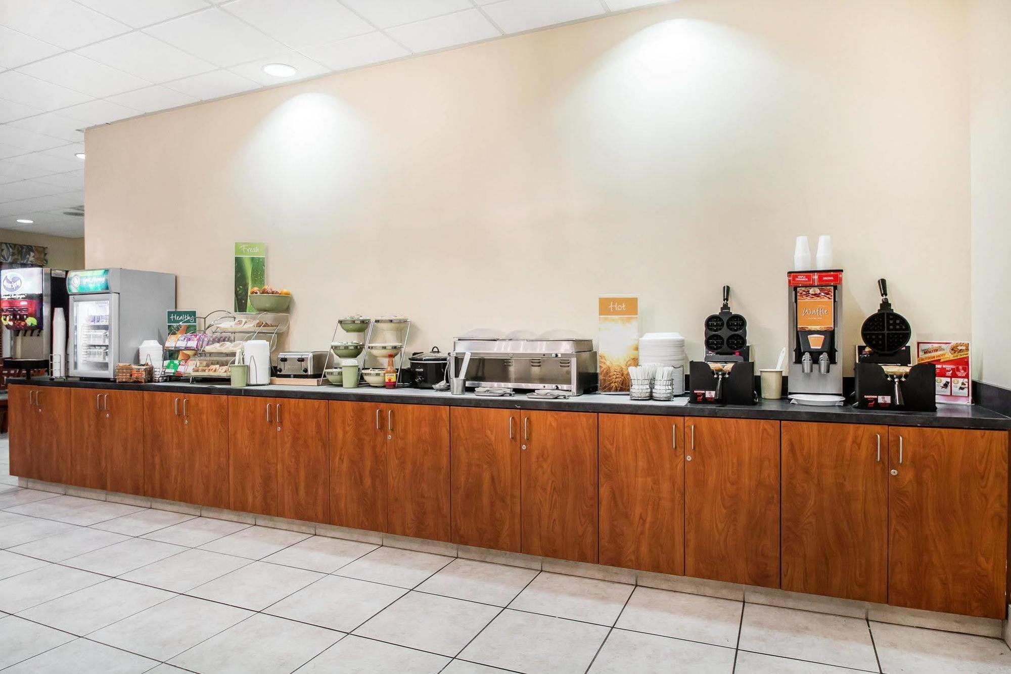 Quality Inn At Town Center Бофорт Экстерьер фото